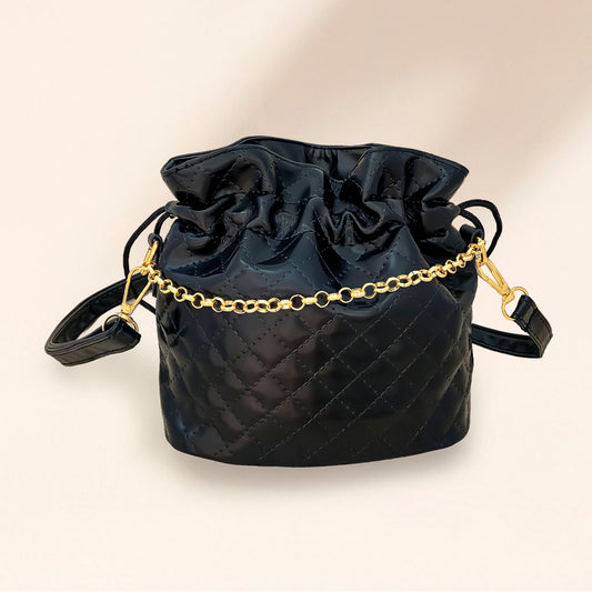 Bolso en material tipo cuero - negro