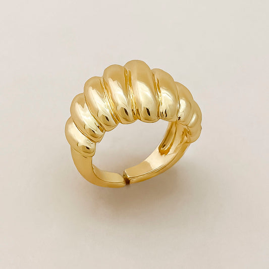 anillo en cover gold ajustable