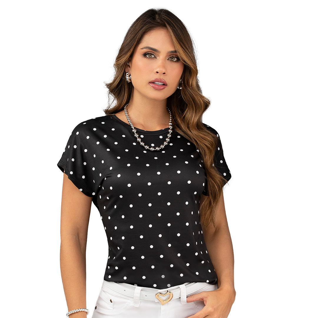 CAMISETA EN POLIESTER SPANDEX, SILUETA SEMIAJUSTADA
