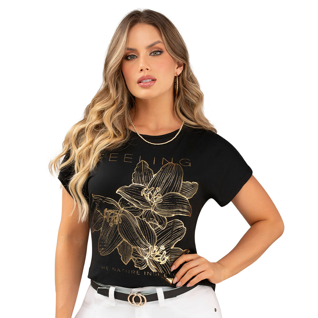 CAMISETA EN POLIESTER SPANDEX, SILUETA SEMIAJUSTADA